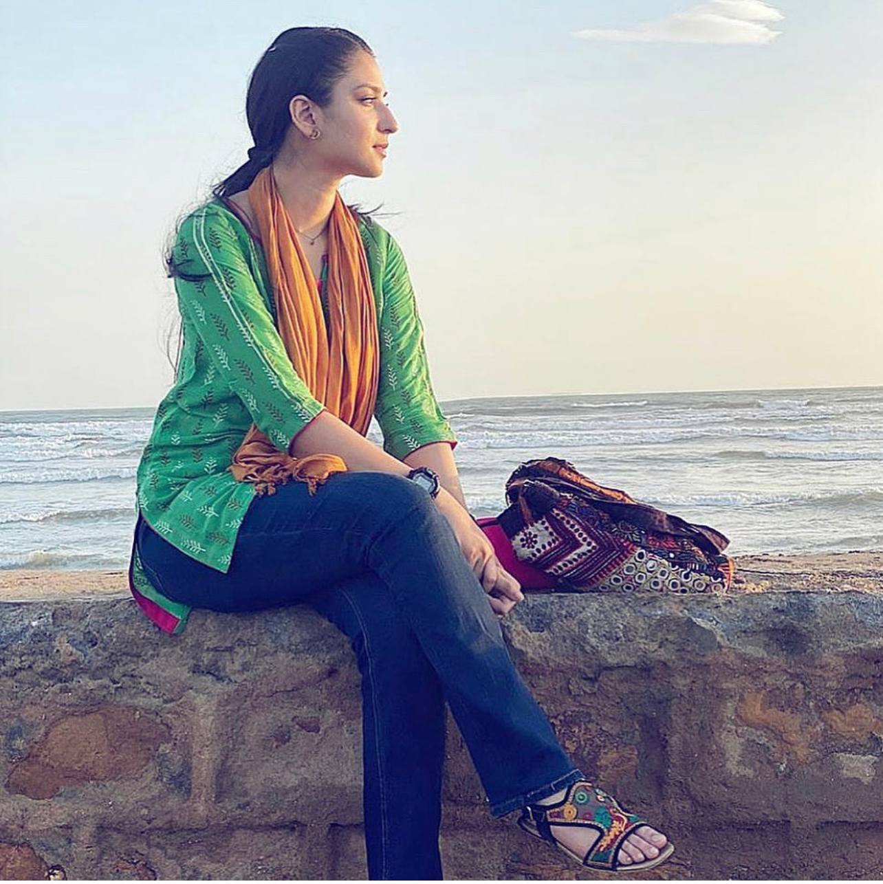 Ramsha Khan bags the favorite actress award at the ARY People’s Choice ...